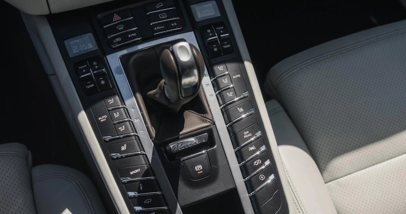 Porsche Macan cena 159990 przebieg: 139900, rok produkcji 2017 z Przedbórz małe 781